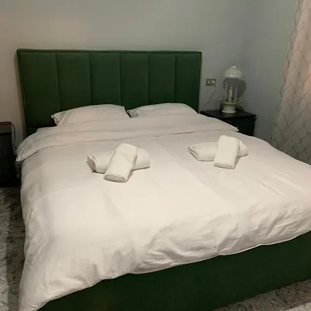 Sunny Balcony Retreat * 波格拉德茨