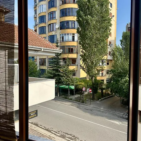 Sunny Balcony Retreat Lägenhet *