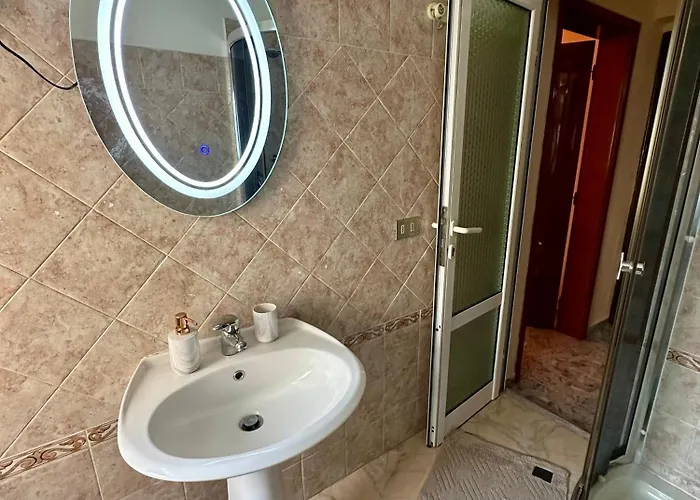 Lägenhet Sunny Balcony Retreat Pogradec