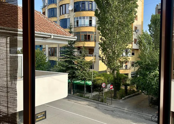 Sunny Balcony Retreat Lägenhet *