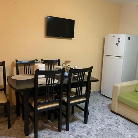 Sunny Balcony Retreat Apartmán