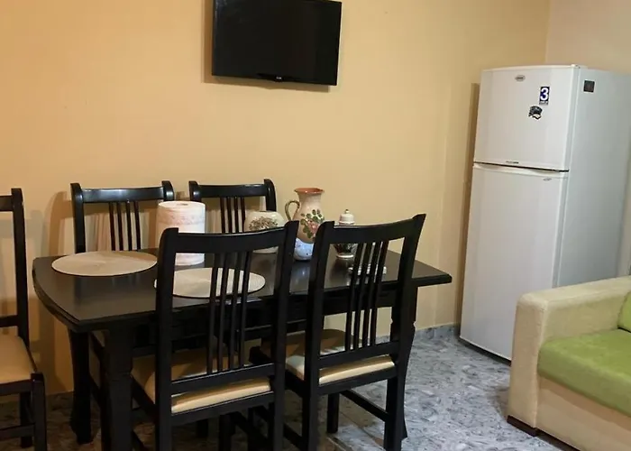 Sunny Balcony Retreat Apartament